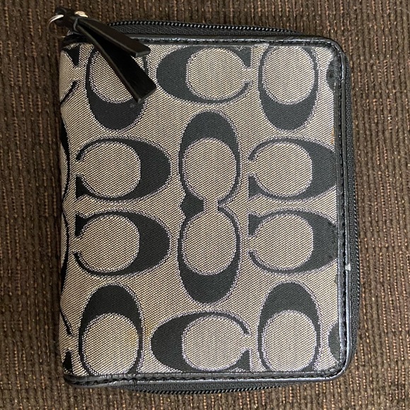 COACH zip around coin case - Picture 3 of 3